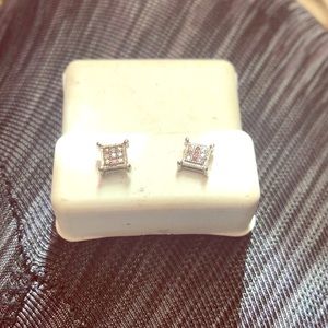 Diamond studded earrings. 0.03 CT